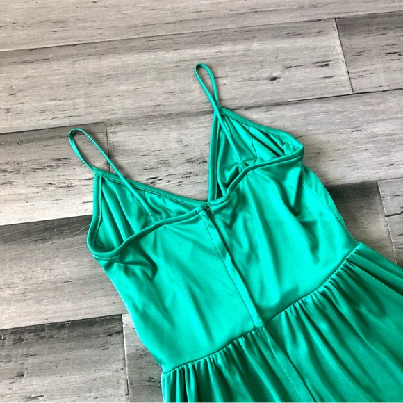 Vintage 70s House of Bianchi Kelly Green Surplice Bust Gown w/ Capelet Shawl - Picture 10 of 16